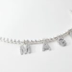 צמיד חרוזים תליוני אותיות משובצות