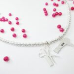 צמיד חרוזים בעיצוב אישי לספרית פן מספריים מסרק