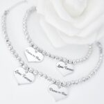 צמיד חרוזים קלאסי בשילוב תליוני לבבות